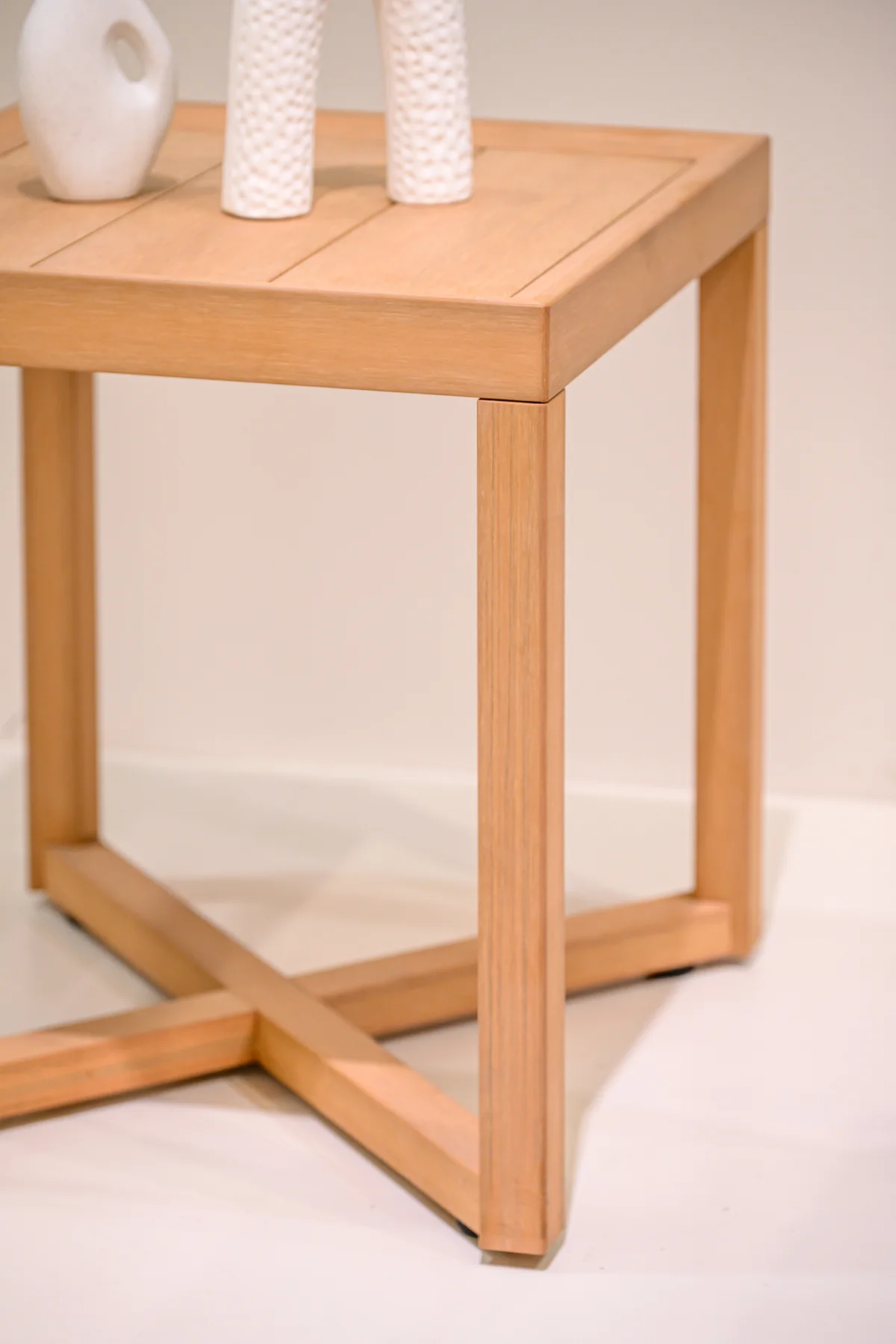 Square side table with crossed lower supports